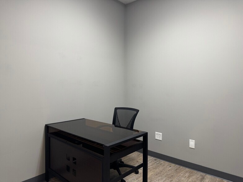 More Photos Of 55951 Gratiot Ave, Chesterfield Office For Sale