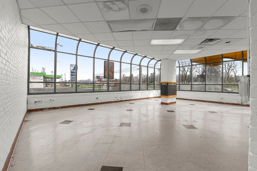 More Photos Of 15839 Telegraph Rd, Redford Township Fast Food For Lease