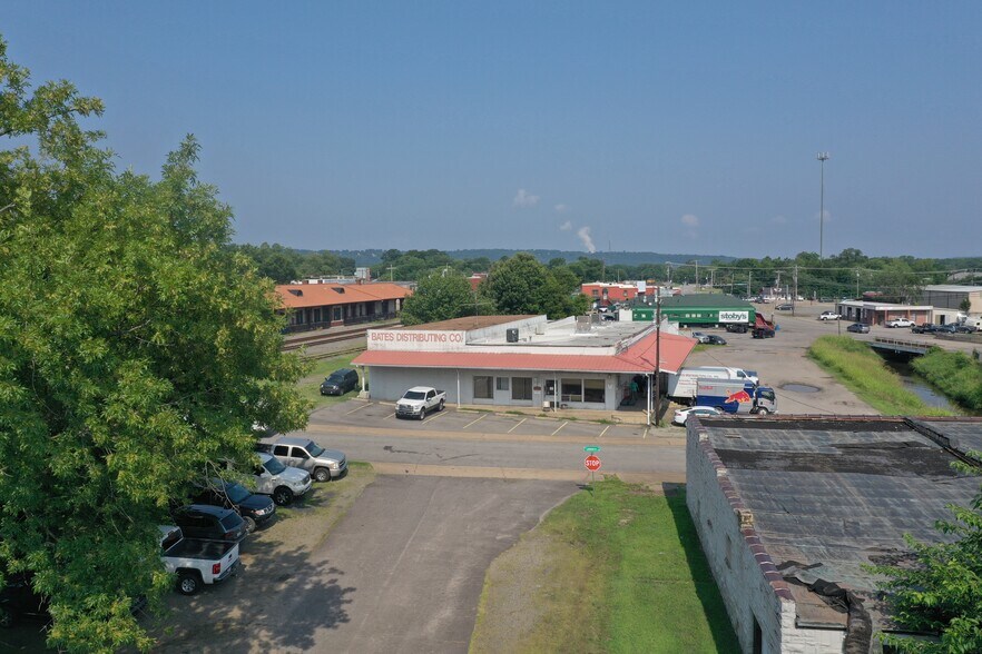 More Photos Of 301 N Commerce Ave, Russellville Warehouse For Sale