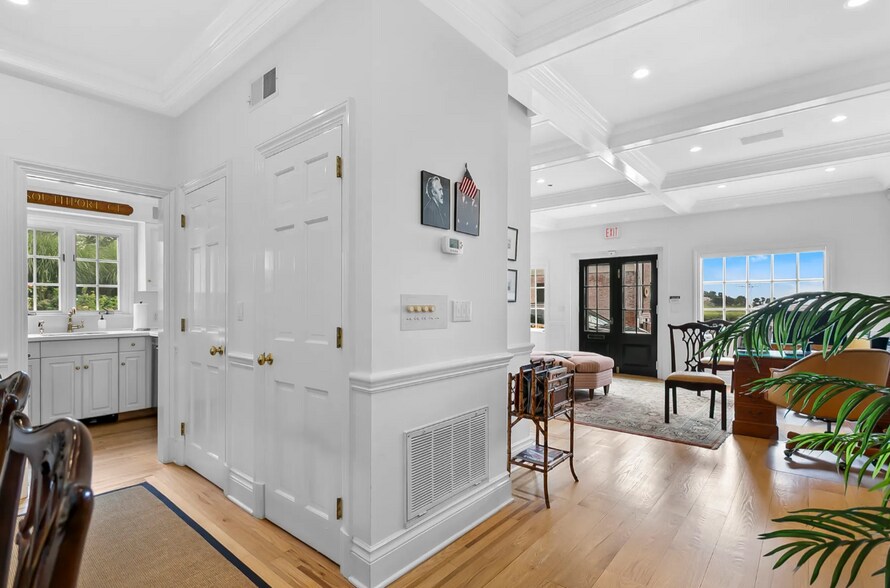 More Photos Of 656 Harbor Rd, Southport Office For Lease