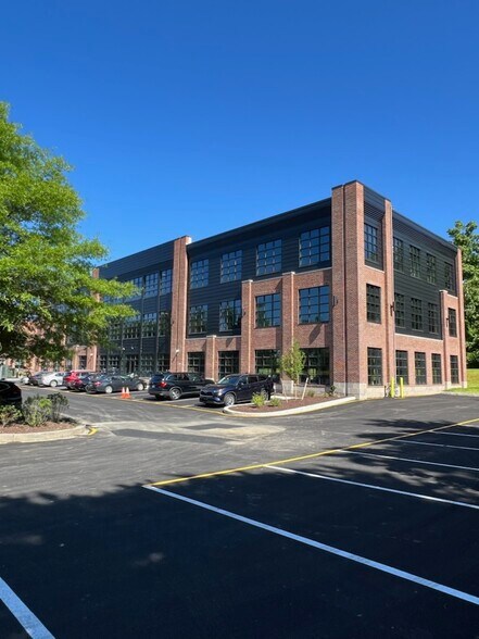 More Photos Of 800 Creek View Rd, Newark Office For Lease