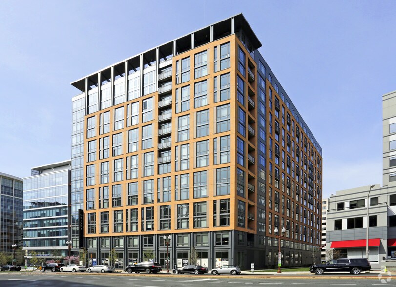 More Photos Of 1008 N Glebe Rd, Arlington Apartments For Lease