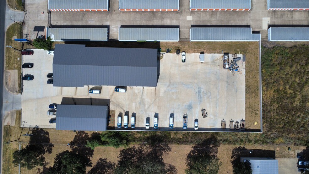 More Photos Of 714 Highway 71 W, Bastrop Freestanding For Lease