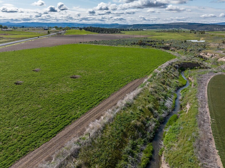 More Photos Of 7555 Madras-Prineville hwy, Madras Land For Sale