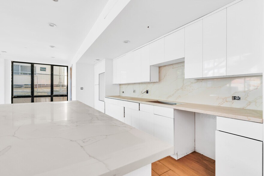 More Photos Of 506 Westminster Ave, Venice Apartments For Sale