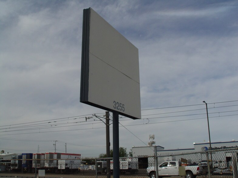 More Photos Of 3255 E Washington St, Phoenix Manufacturing For Lease