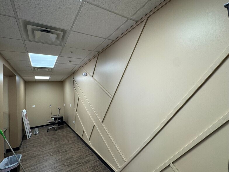 More Photos Of 1361 N Alma School Rd, Chandler Restaurant For Lease
