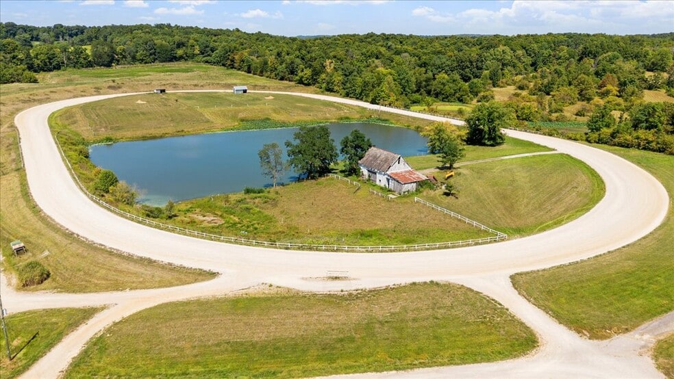 More Photos Of 7233 National Rd, Thornville Horse Stables For Sale