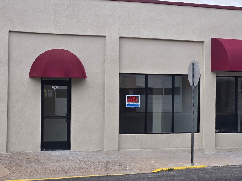 More Photos Of 191 W Cedar St, Globe Restaurant For Lease