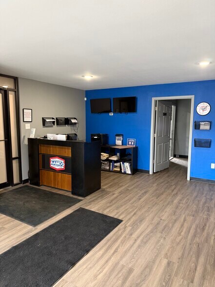 More Photos Of 822 N Creek Dr, Conway Auto Repair For Lease