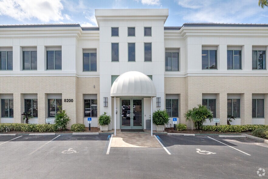 More Photos Of 8200 College Pky, Fort Myers Medical For Lease