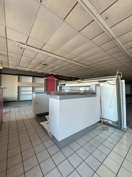 More Photos Of 718 N 12th St, Murray General Retail For Lease