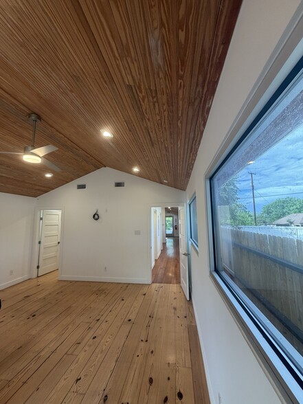 More Photos Of 418 Vine St, San Antonio Office Residential For Sale