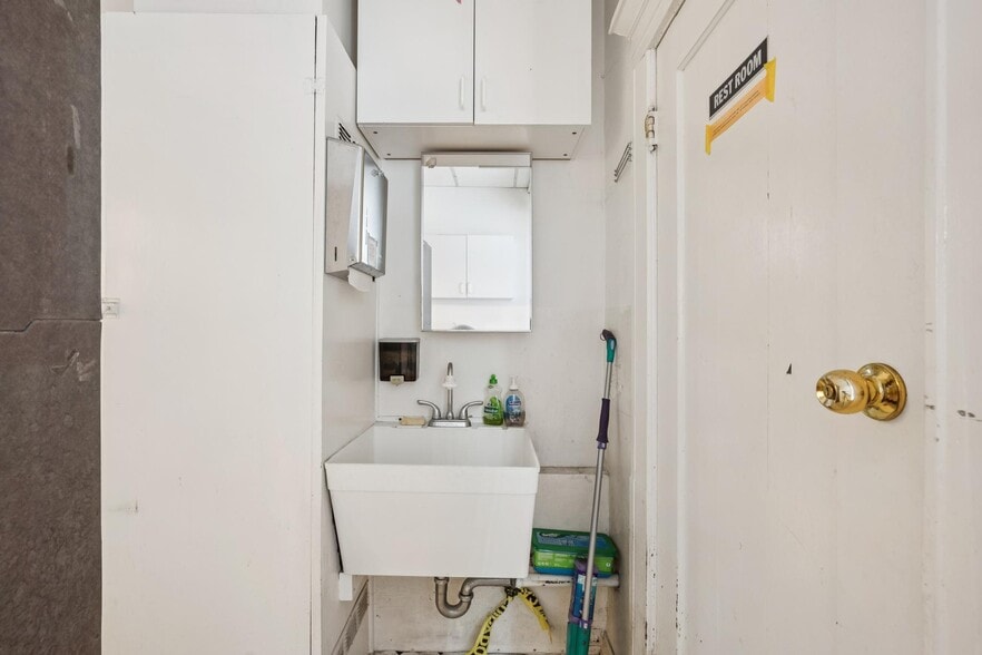 More Photos Of 700 10th Ave, San Francisco General Retail For Sale