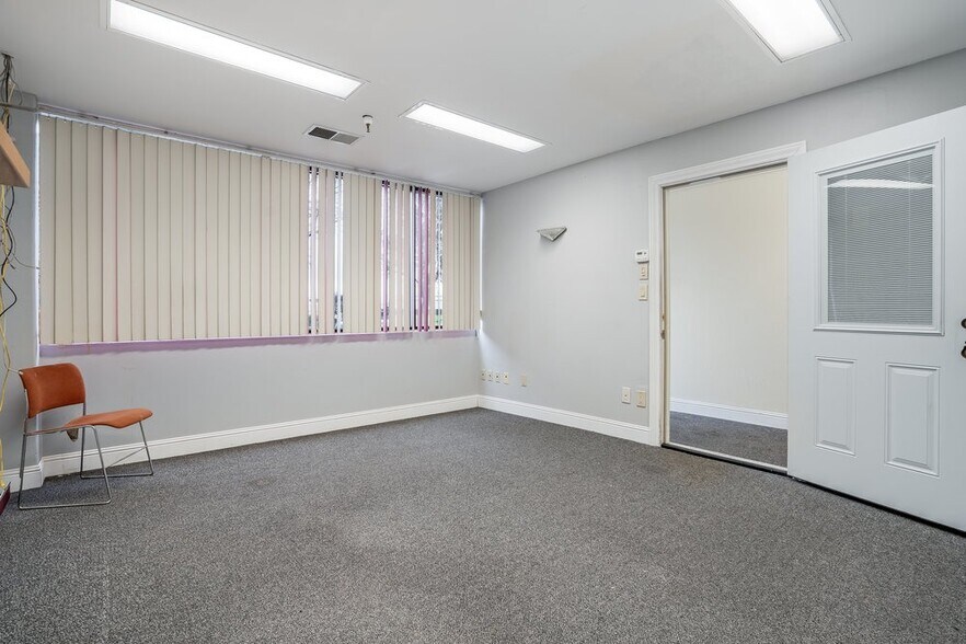 More Photos Of 255 Apollo Way, Hollister Warehouse For Lease