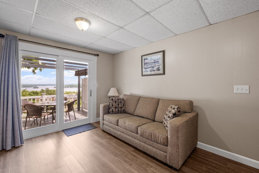 More Photos Of 291 Endicott St N, Laconia Hotel For Sale