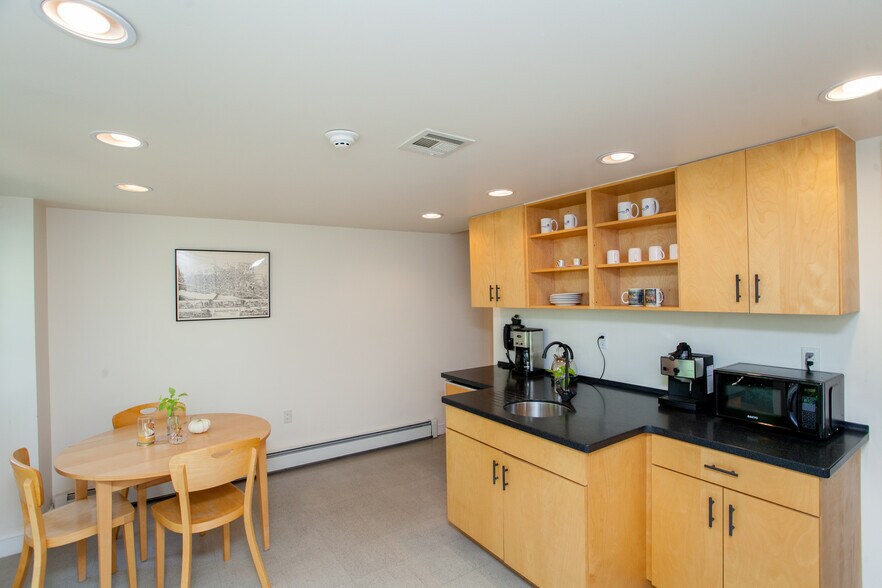 More Photos Of 24 N Main St, Lambertville Office For Sale