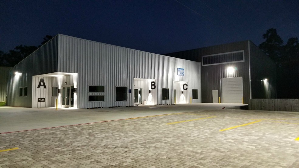 More Photos Of 7515 Oak Bluff Dr, Magnolia Office For Lease