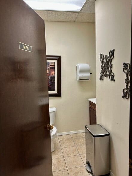 More Photos Of 333 E Ohio St, Indianapolis Medical For Lease