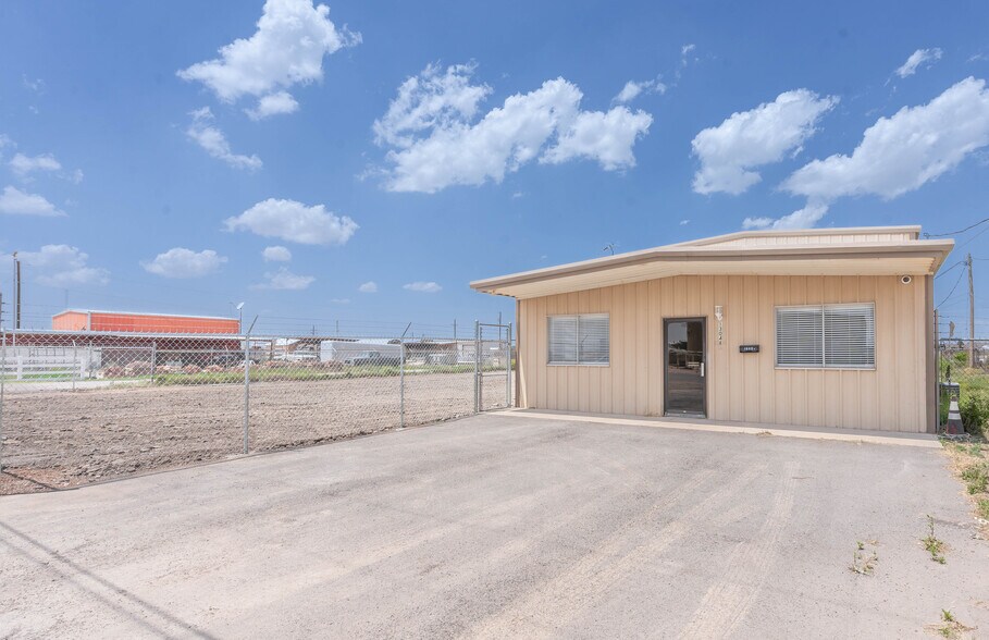 More Photos Of 1304A Dayton Rd, Midland Warehouse For Lease