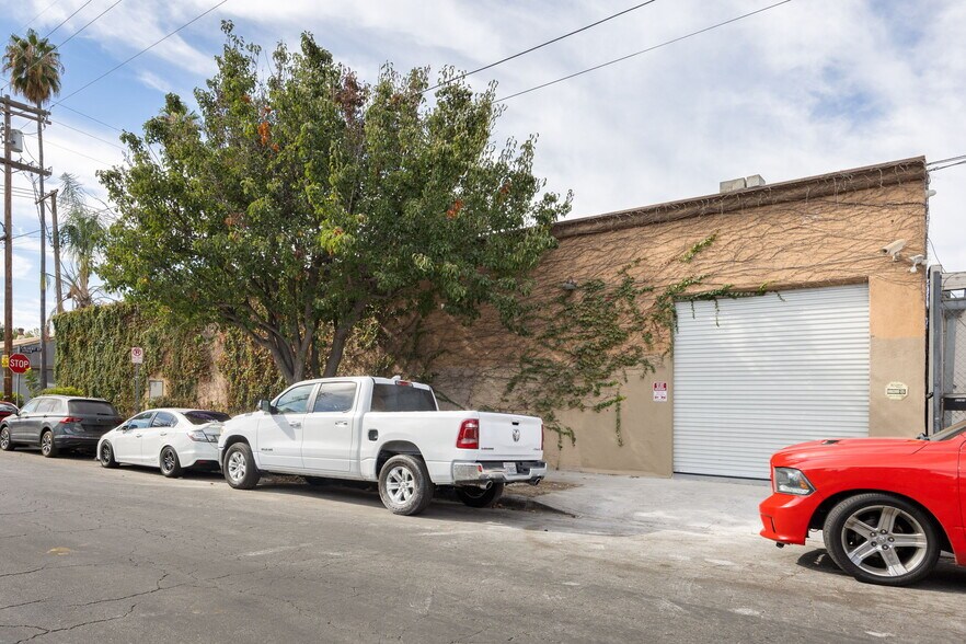 More Photos Of 14701 Calvert St, Van Nuys Warehouse For Sale