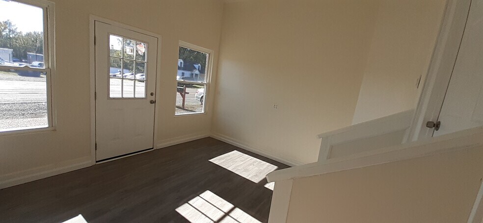 More Photos Of 4114 Dill Rd, Richmond Storefront Retail Office For Sale