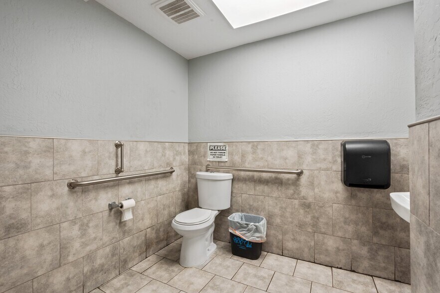 More Photos Of 2210 S El Camino Real, San Mateo Storefront For Sale