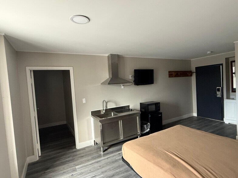 More Photos Of 947 new Loudon Rd, Latham Hotel For Sale