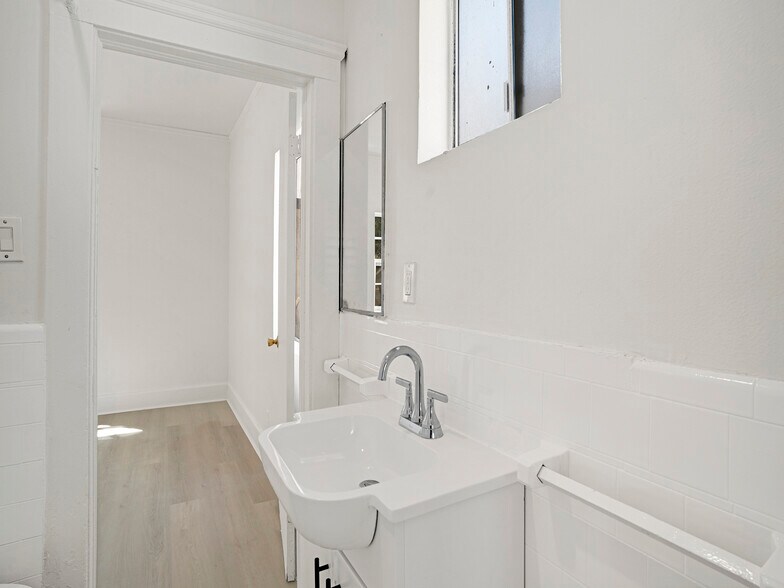 More Photos Of 2201 Trinity St, Los Angeles Apartments For Sale