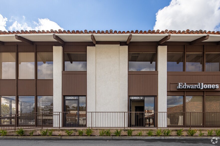 More Photos Of 23601 Moulton Pky, Laguna Hills Medical For Lease