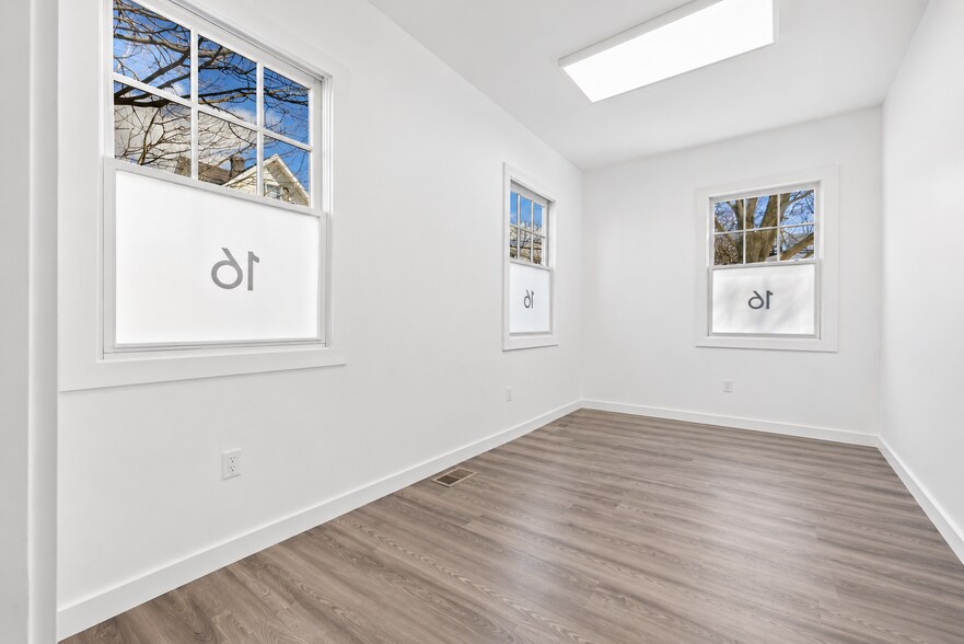 More Photos Of 16 Division St W, Greenwich Loft Creative Space For Lease