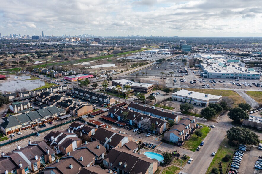 More Photos Of 9207 Country Creek Dr, Houston Office For Sale
