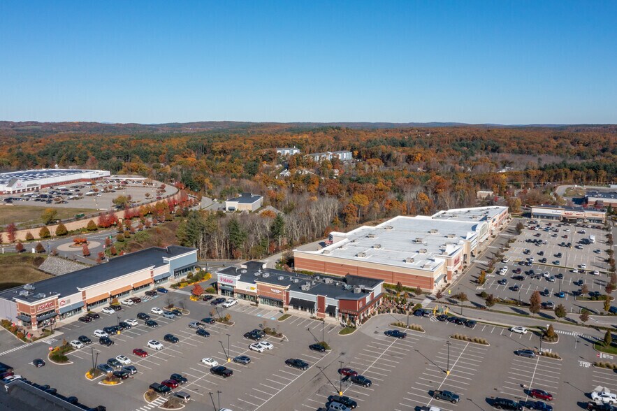 More Photos Of 1 Highland Cmn W, Hudson Unknown For Lease