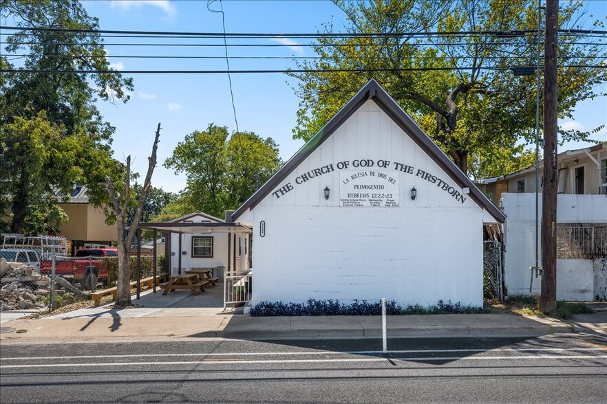 More Photos Of 2607 E 5th St, Austin Religious Facility For Sale