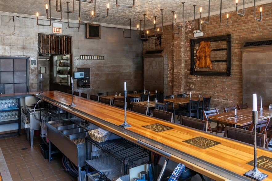 More Photos Of 2100 W Division St, Chicago General Retail For Lease