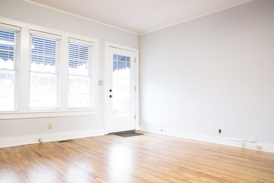 More Photos Of 355 N College Ave, Fayetteville Office For Sale