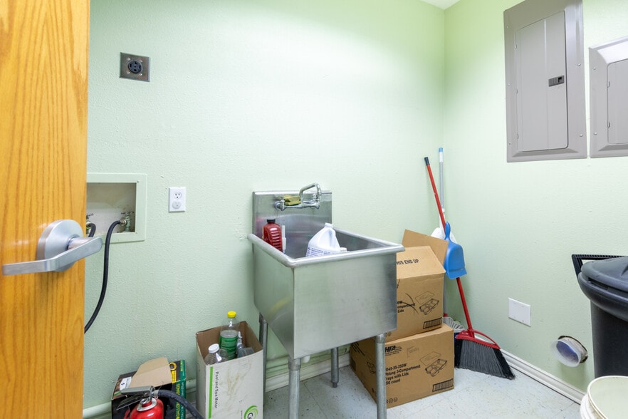 More Photos Of 6409 W Poly Webb Rd, Arlington Schools For Sale