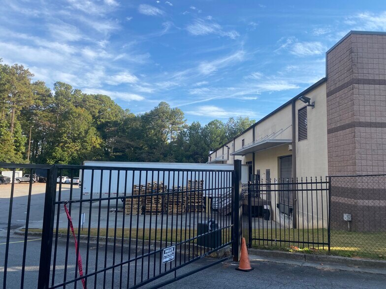 More Photos Of 3137 Chestnut Dr, Atlanta Distribution For Lease