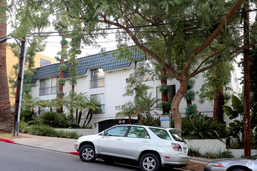 More Photos Of 954 Palm Ave, West Hollywood Apartments For Sale