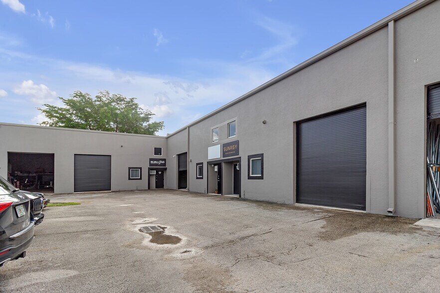More Photos Of 14000-14048 SW 140th St, Miami Warehouse For Lease