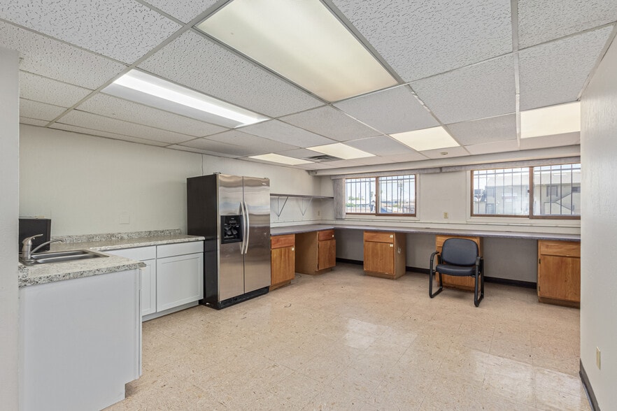 More Photos Of 8545 N Black Canyon Hwy, Phoenix Medical For Sale