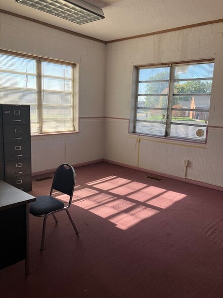 More Photos Of 1508 S 9th St, Ironton Lodge Meeting Hall For Sale