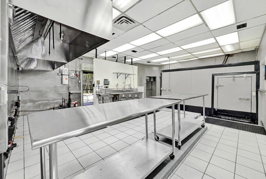 More Photos Of 643 NW 20th St, Miami Freestanding For Sale