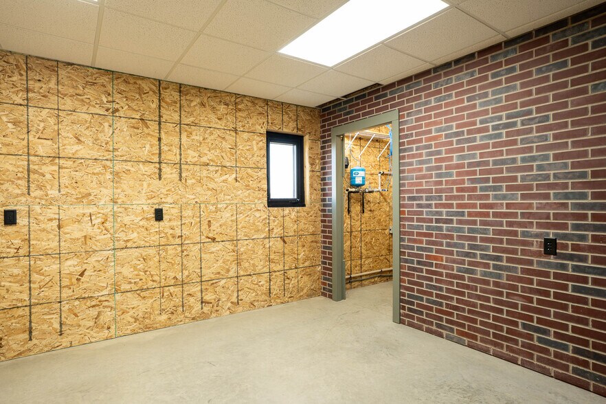 More Photos Of N5550 County Road Z, Onalaska Flex For Sale