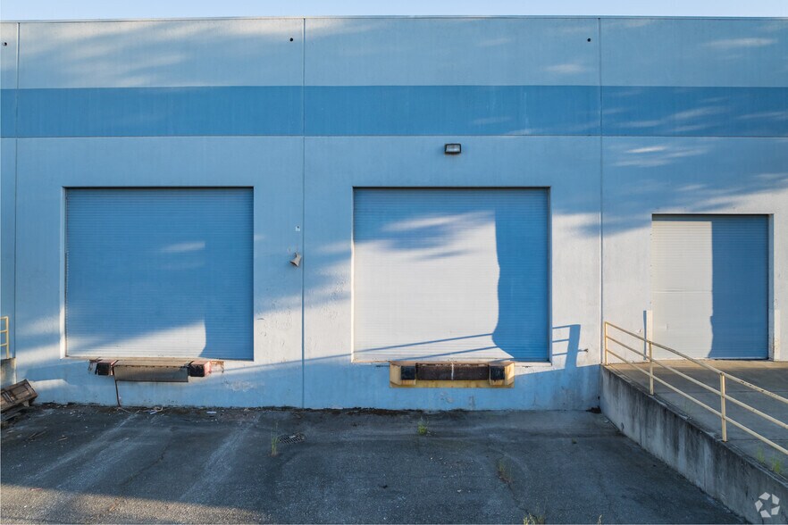 More Photos Of 907 Cotting Ln, Vacaville Manufacturing For Sale