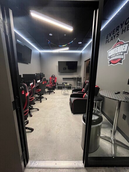 More Photos Of 527 Mary Esther Blvd, Fort Walton Beach Storefront For Lease