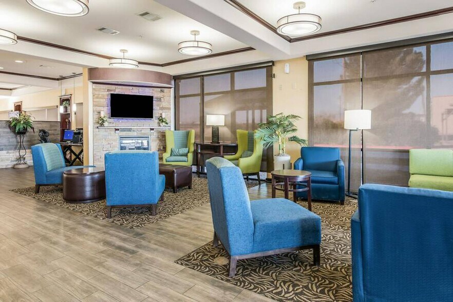 More Photos Of 3101 W Dickinson Blvd, Fort Stockton Hotel For Sale