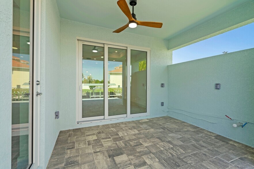 More Photos Of 1107 SE 38th St, Cape Coral Apartments For Sale