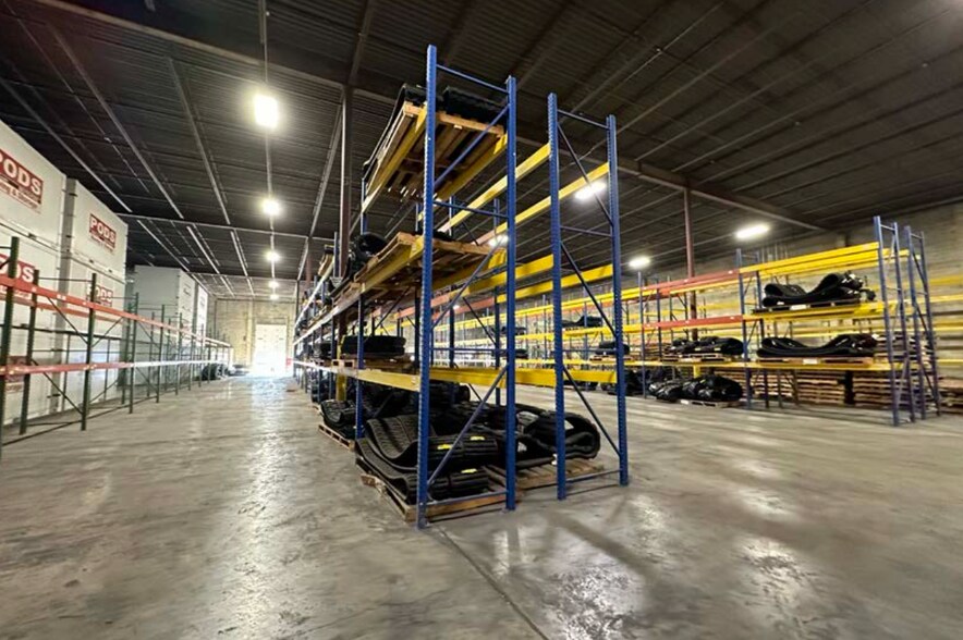 More Photos Of 3023 E Kemper Rd, Sharonville Warehouse For Lease