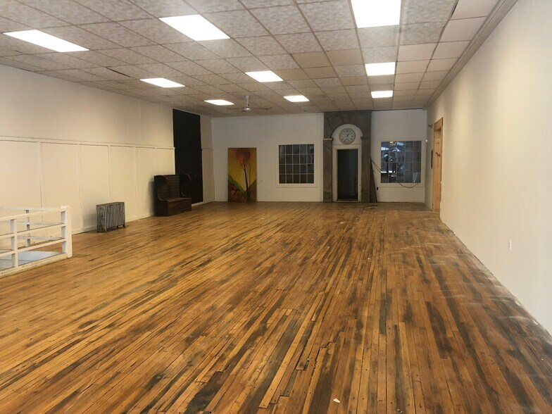 More Photos Of 64-68 Main St, Windsor Storefront For Lease